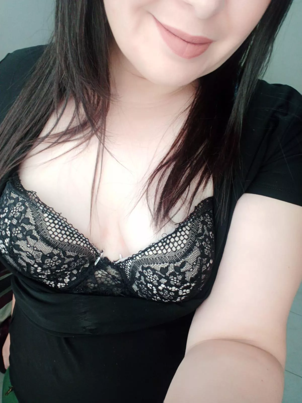 [F] Black is a great color on my skin! posted by SeductiveSamyra