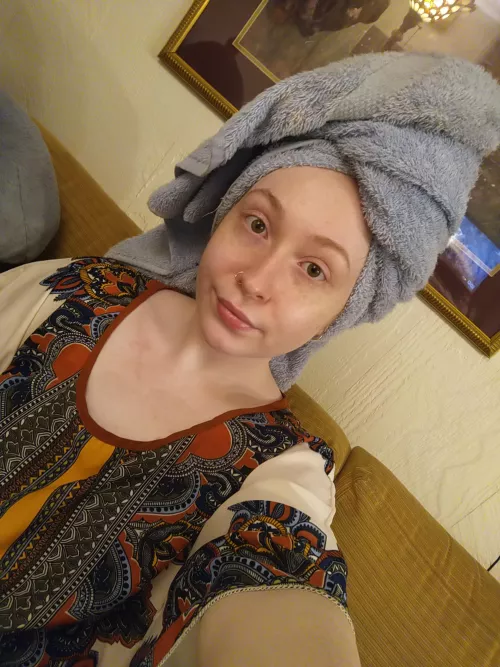 F23, fresh out of the shower by TinyTink33