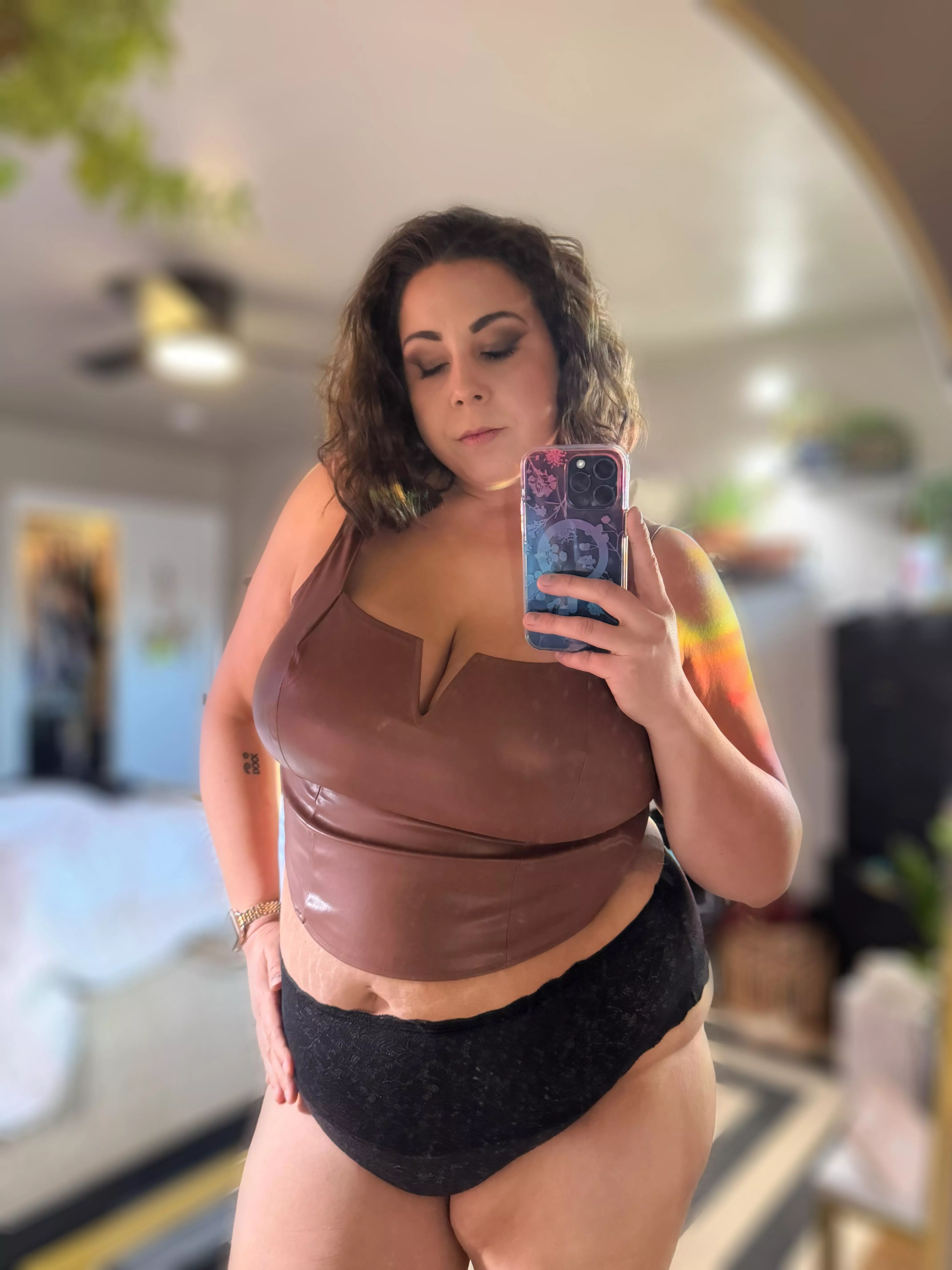 Feeling sexy getting ready for a night out xx posted by DzireReaXO