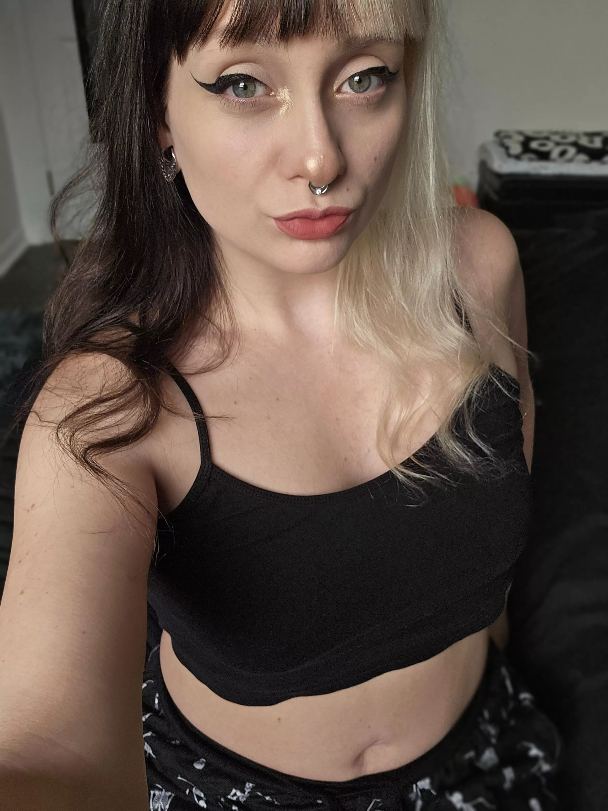 First post here.. do you think bangs suit me? posted by s0rryyourenotawinner