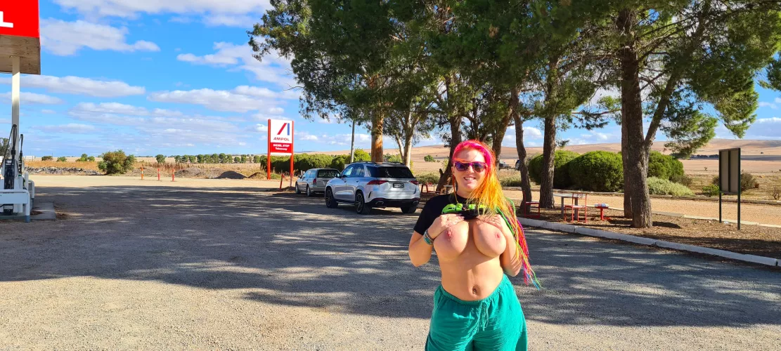 Flashy flashy! 💥💥 by messyjessie58