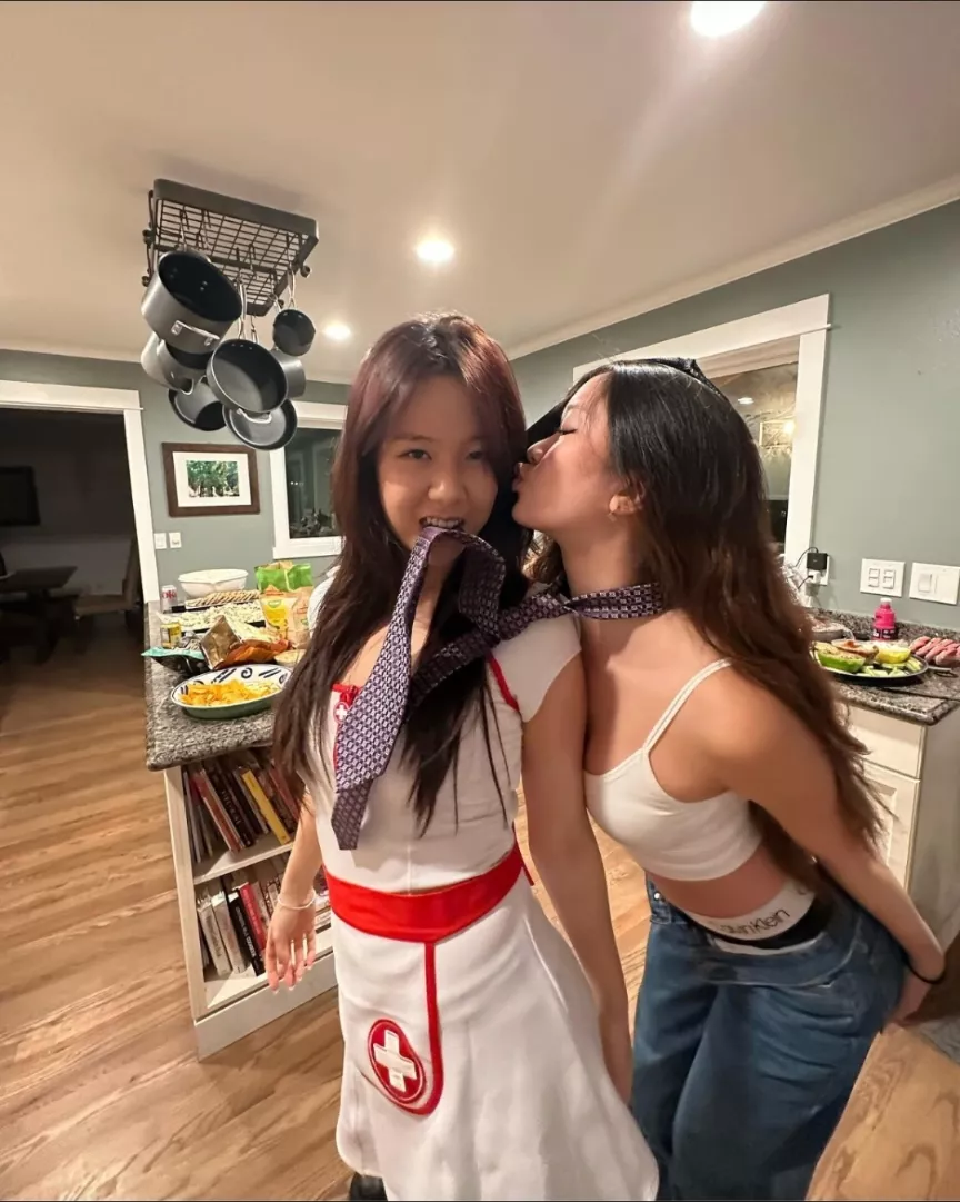 Flirty girls posted by angizni