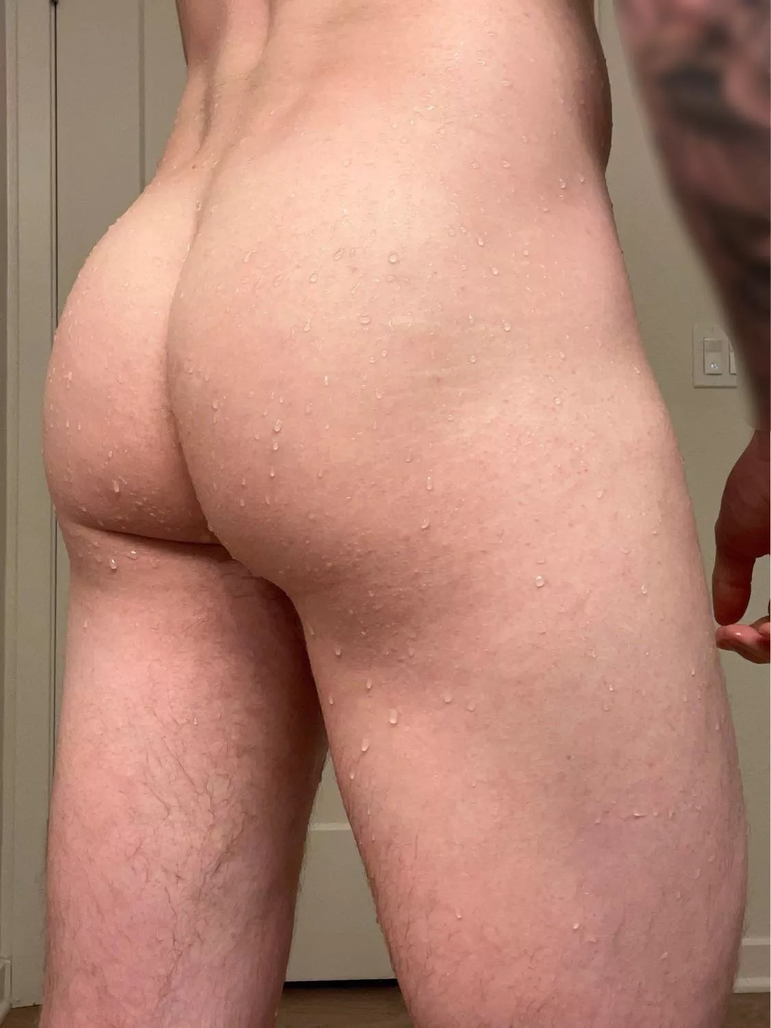 Fresh out the shower … dripping wet 💦 posted by jakeryanxxx