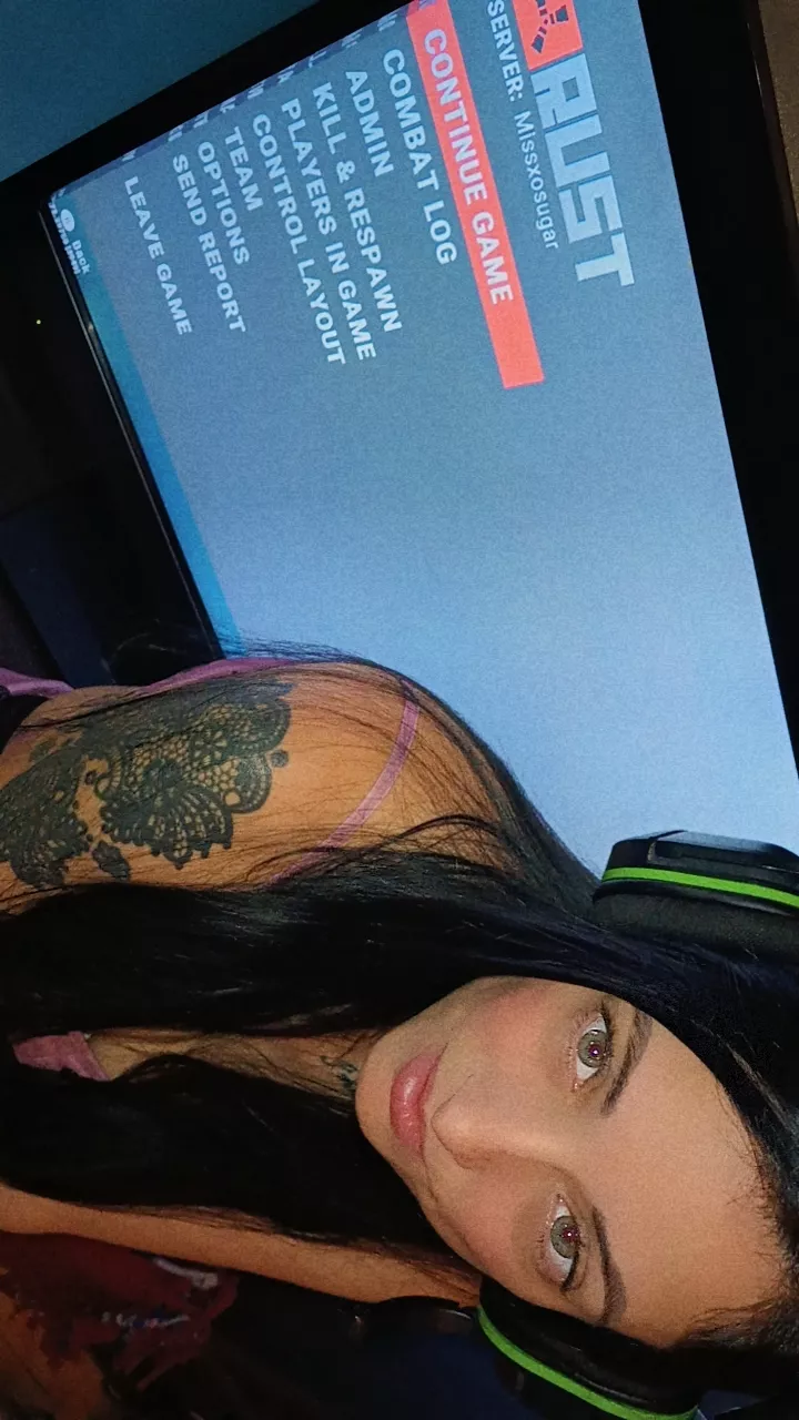 Gamer girls with their own servers posted by missxosugar