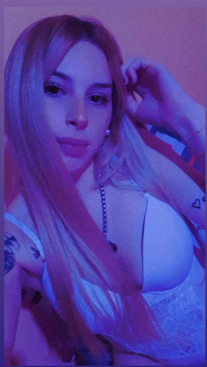 Getting ready for our first date posted by YamFoly7L