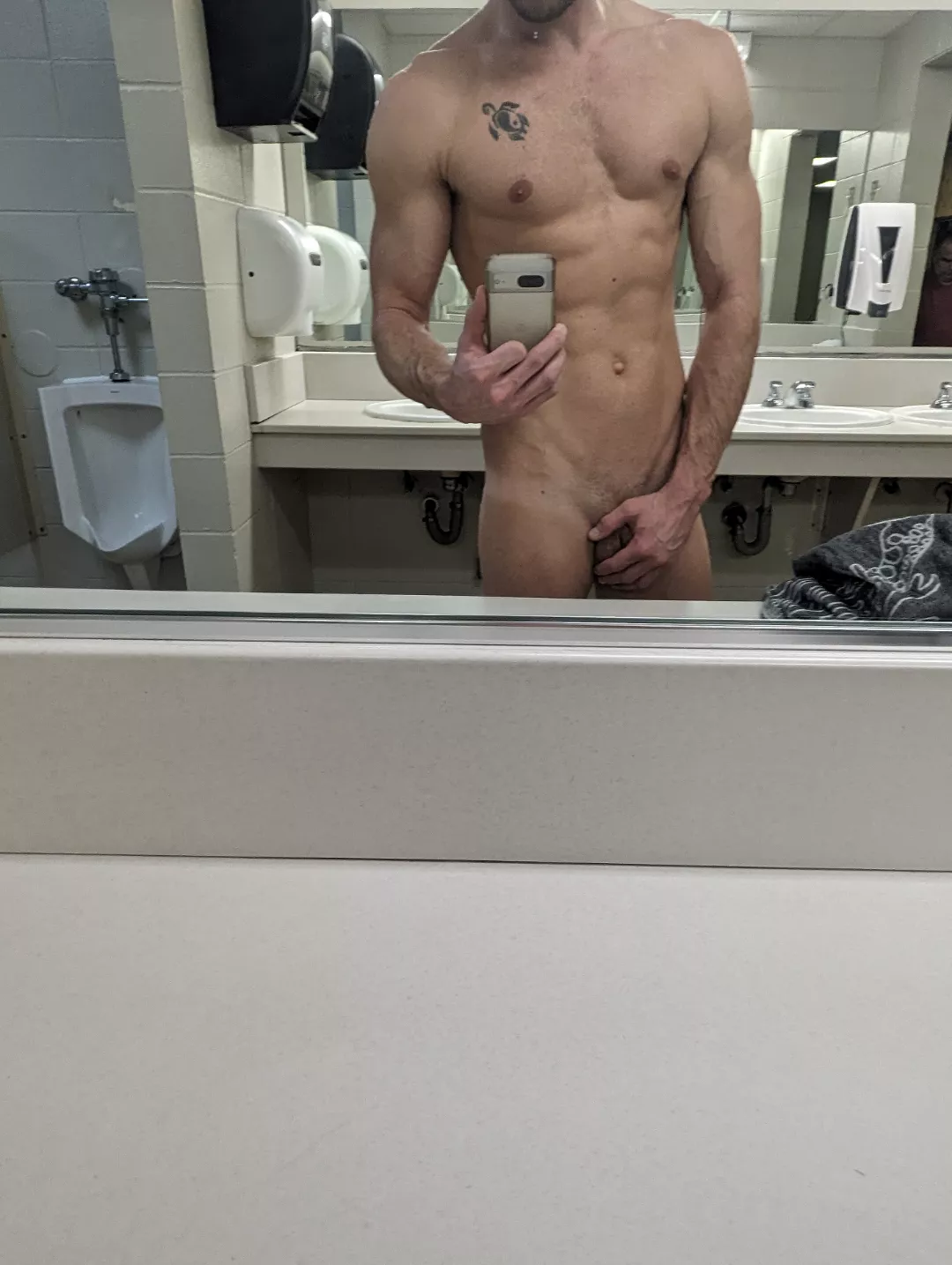 Getting them abs today 😜 Wana join me in the sauna?😏 posted by Turtl_twunk