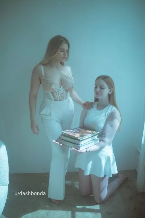 Good girl, Maya. Stay still by dashbonda