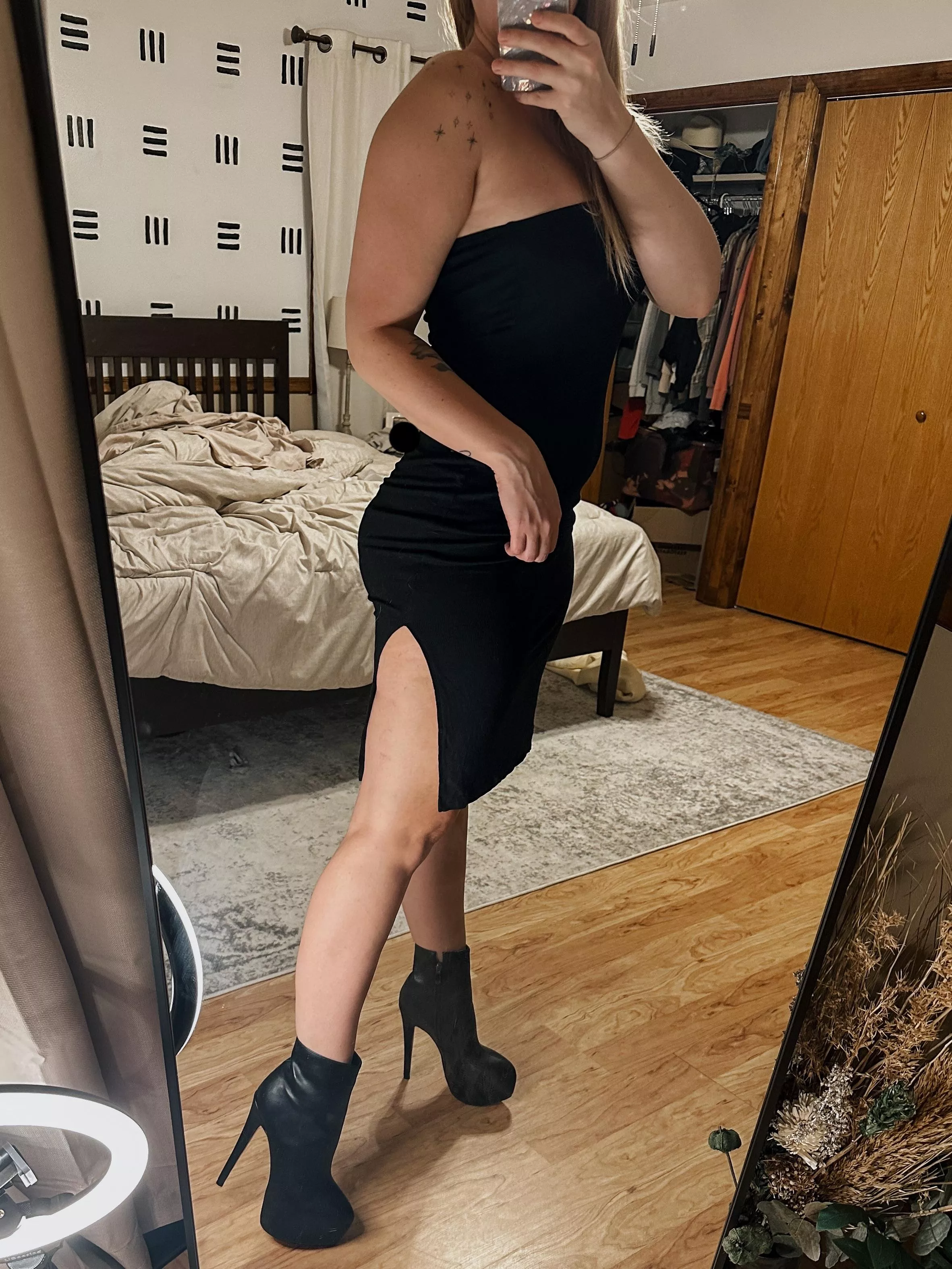 Hello 911 … I’m on fire 🔥🤭 [f] posted by chloeeelisexoo