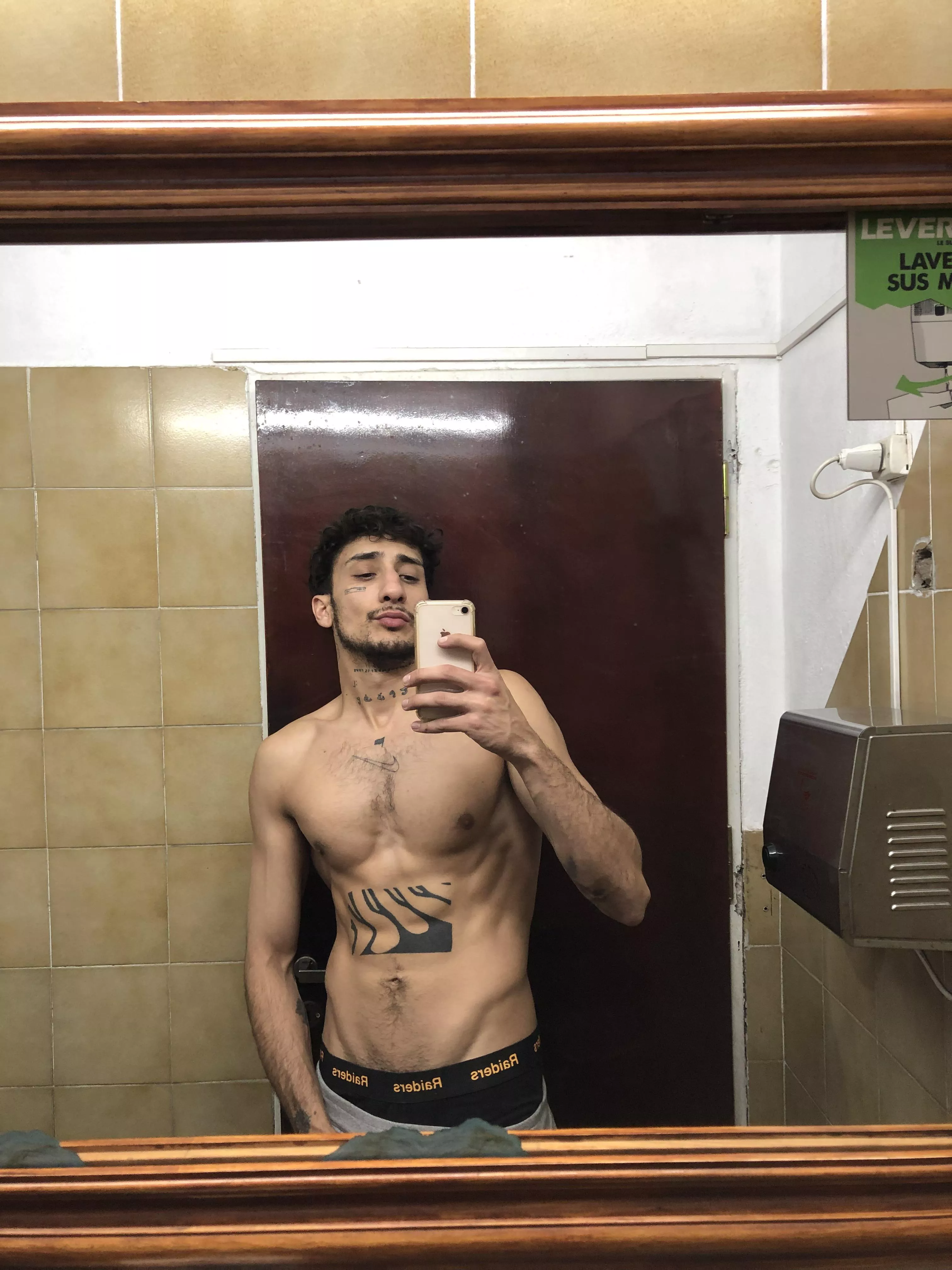 Hey :) posted by fardamn