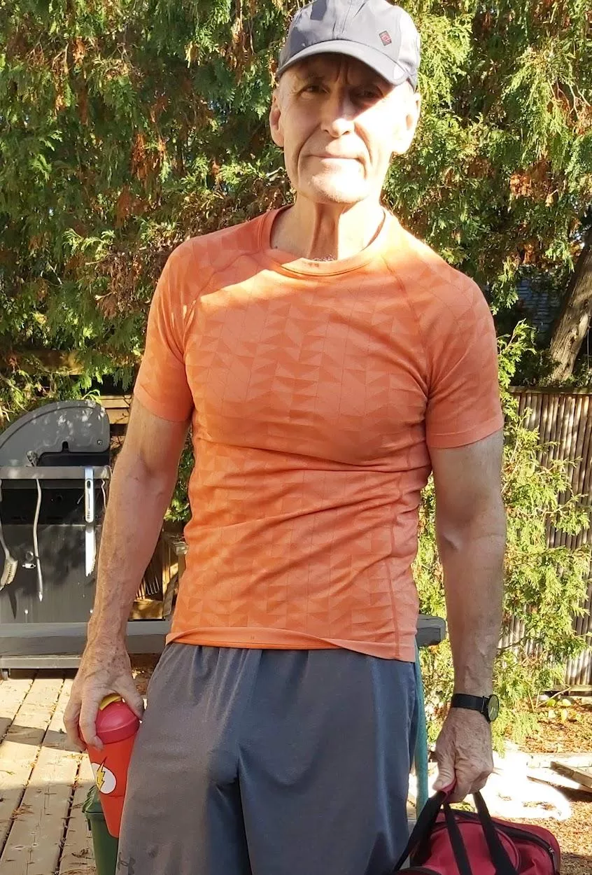 home from the gym an exciting workout perhaps...!!...lmao [M] posted by Lkn4hamiltonLTR