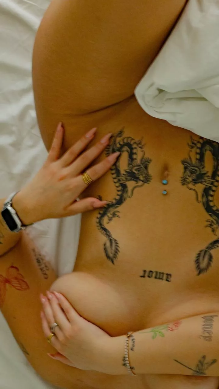 i bet u dont even know the colour of my watch 🥲😂 posted by debbyybabyyyy