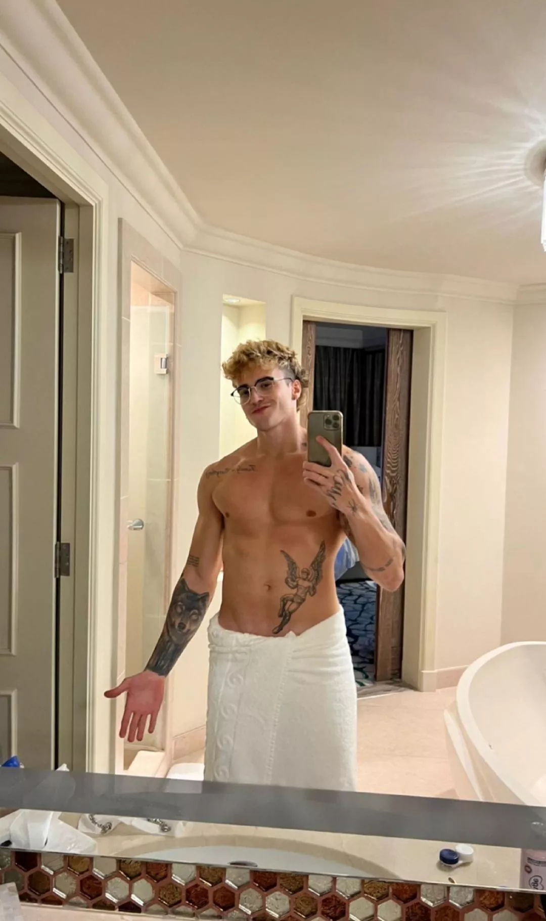 I'll remember to turn on the lights ✨️[M] posted by bistomasto