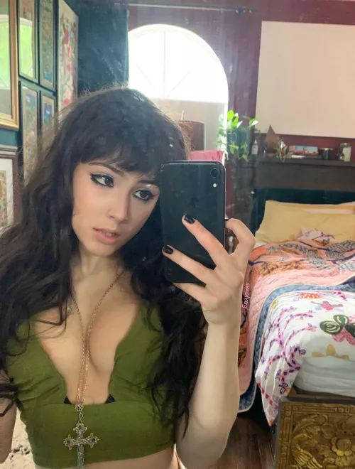 im the shy horny art girl in class 💚 18f by smolrug