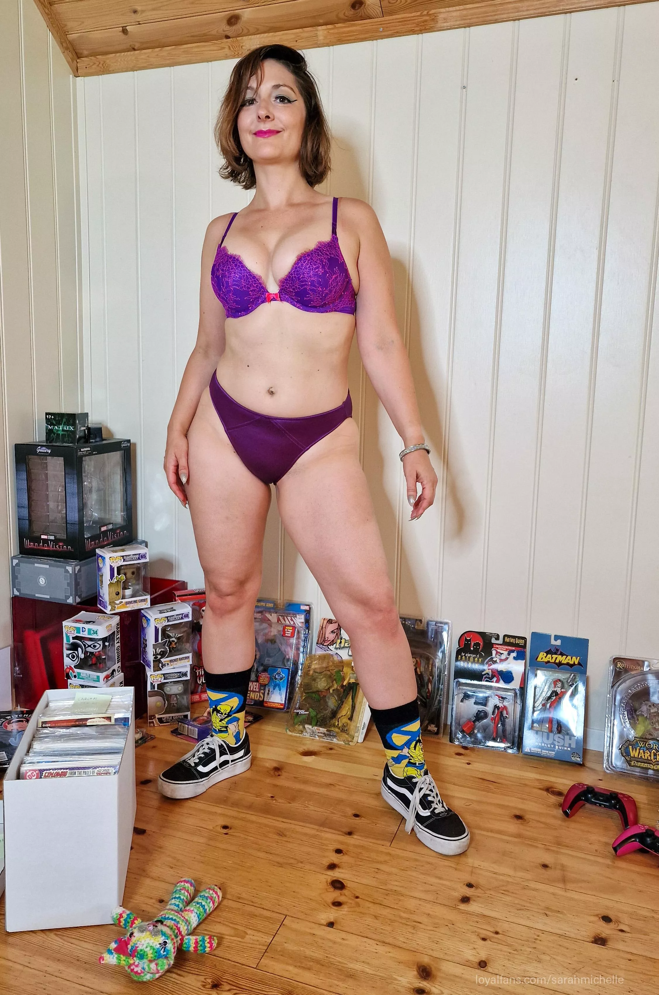 Just a nerd & her things 🤓 posted by IwantSarahMichelle