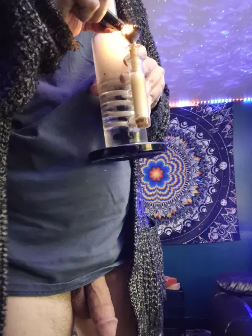 Just a quick s[m]oke sesh by Individual_Mood_4367