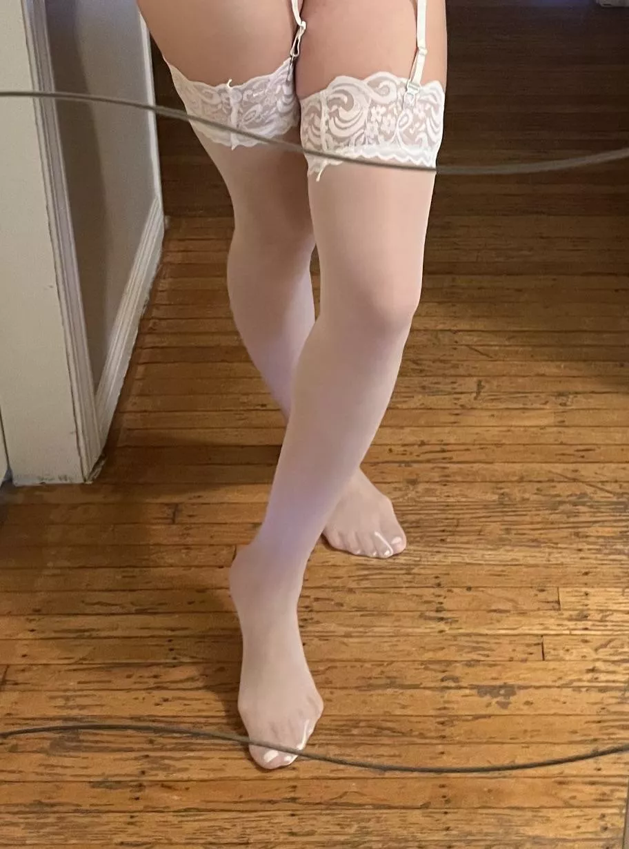 Just focus on these legs posted by Mschacha