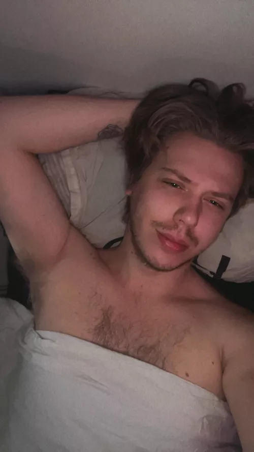 Just woke up… Can i go back to sleep?😴 by _ShyGaymer_