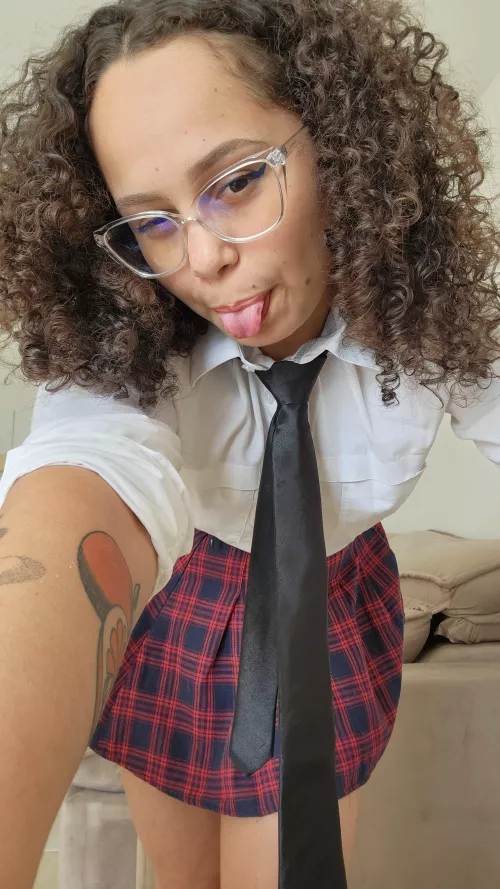 Just your average schoolgirl by Heavenlyynn