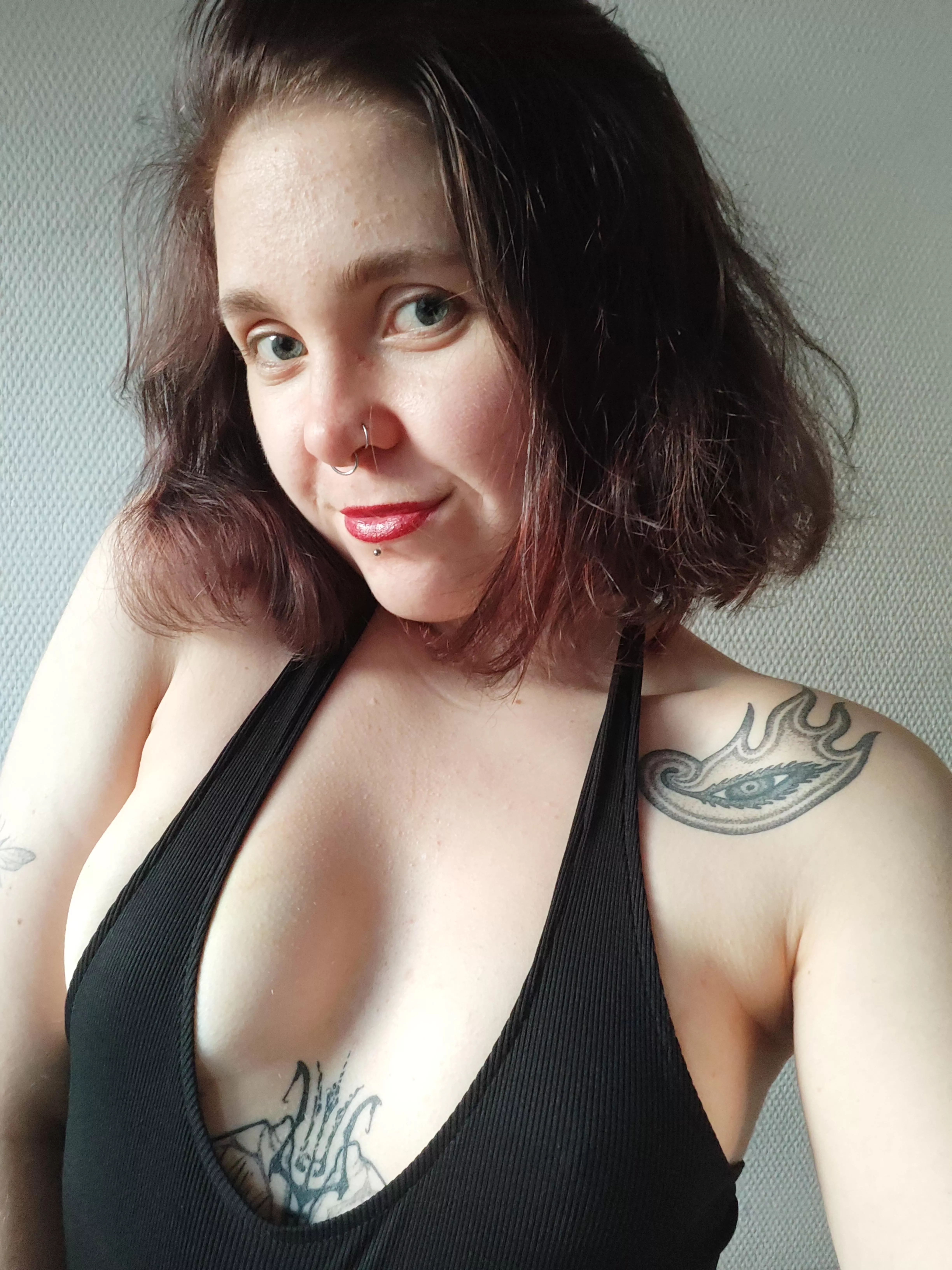 let's get to know each other ^^ taeva (@taeva_xo) [fansly] posted by taeva_xo