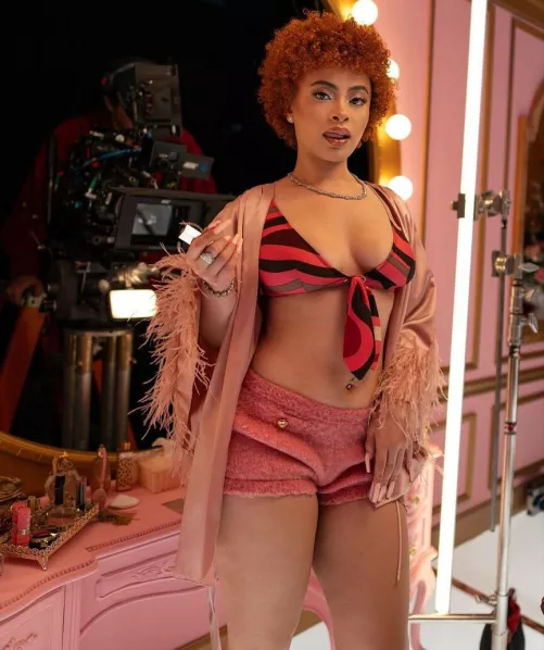 Looking Good by supermega13