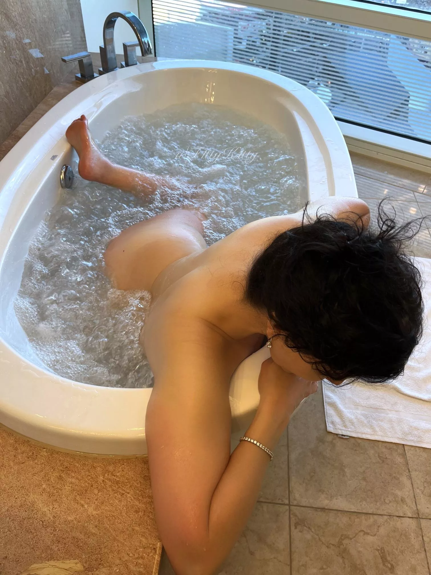 Luxuriating in a spa bath… [f] posted by F1ttyK1tty