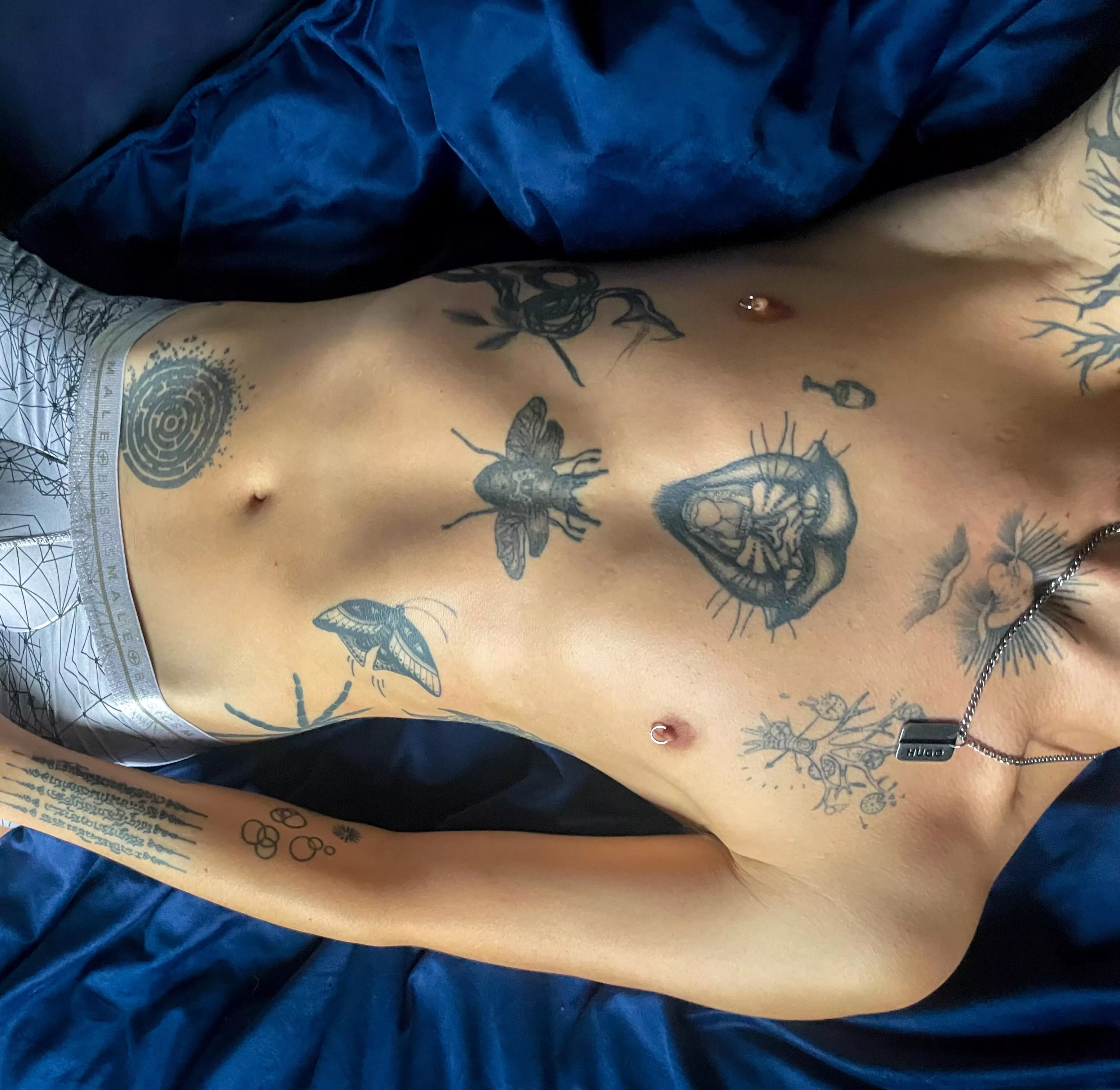 Lying in bed & do nothing today wby 🫠 posted by gogodor_