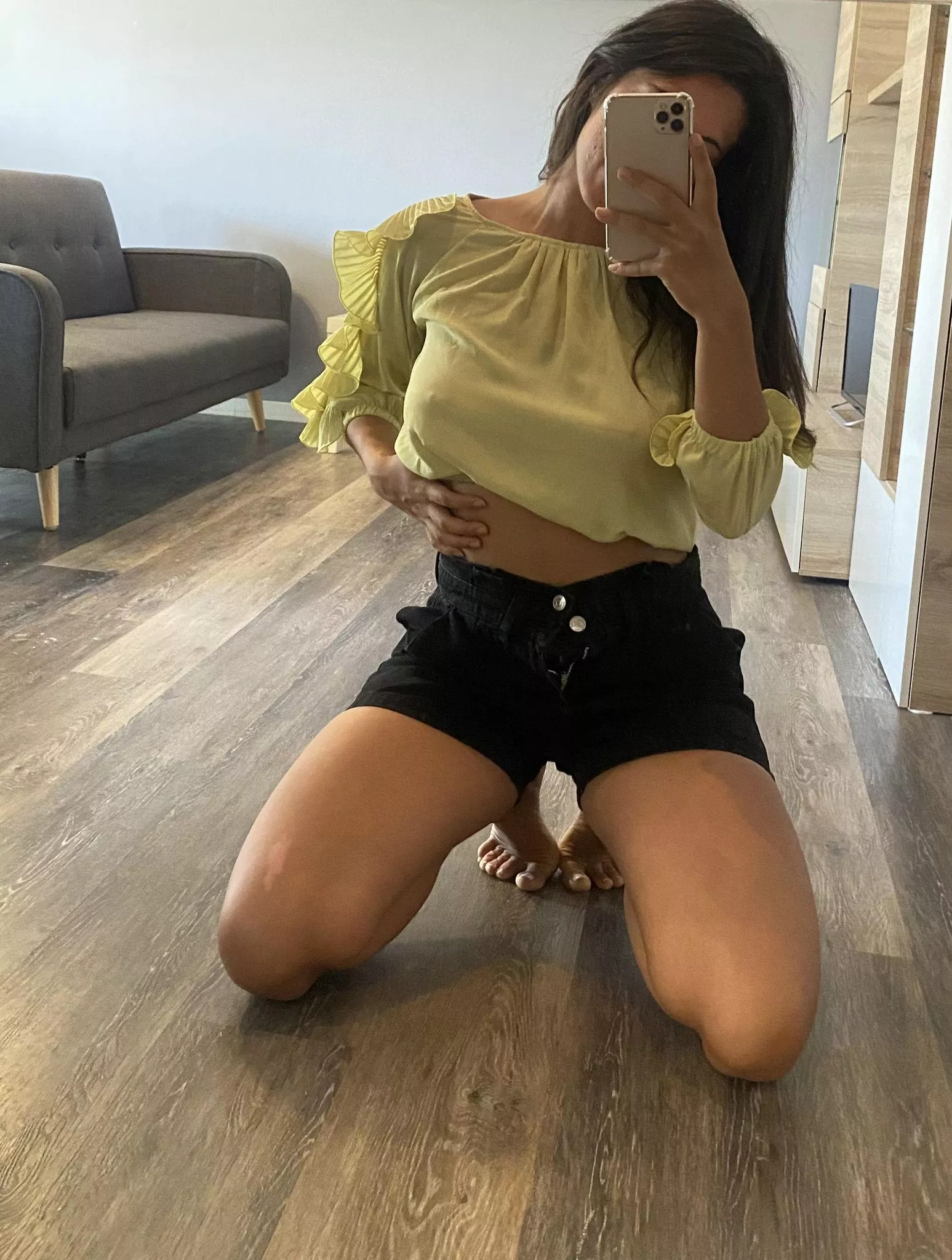 Mirror selfie skills on point, always. F19 posted by brumbyicecream