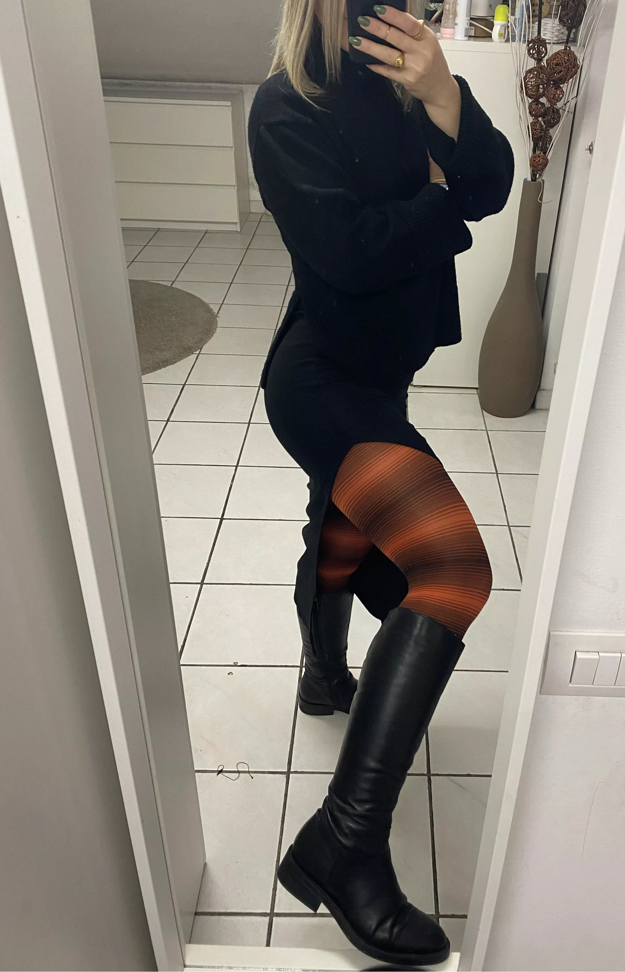 My tight leather boots posted by NatyBond_OF