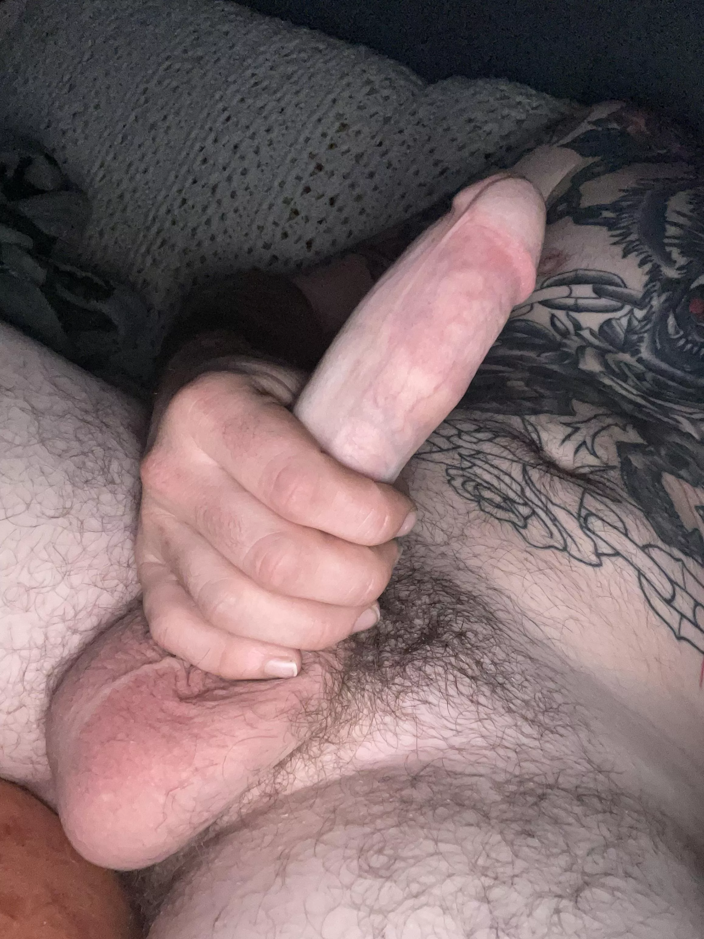 New nudes on the new couch 🖤 posted by trentsuncloud