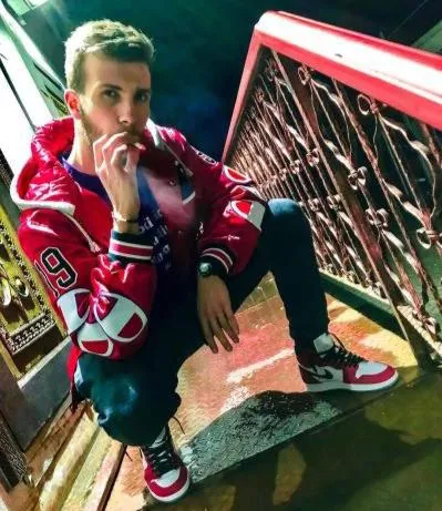 New sneakers posted by PeteGuy23