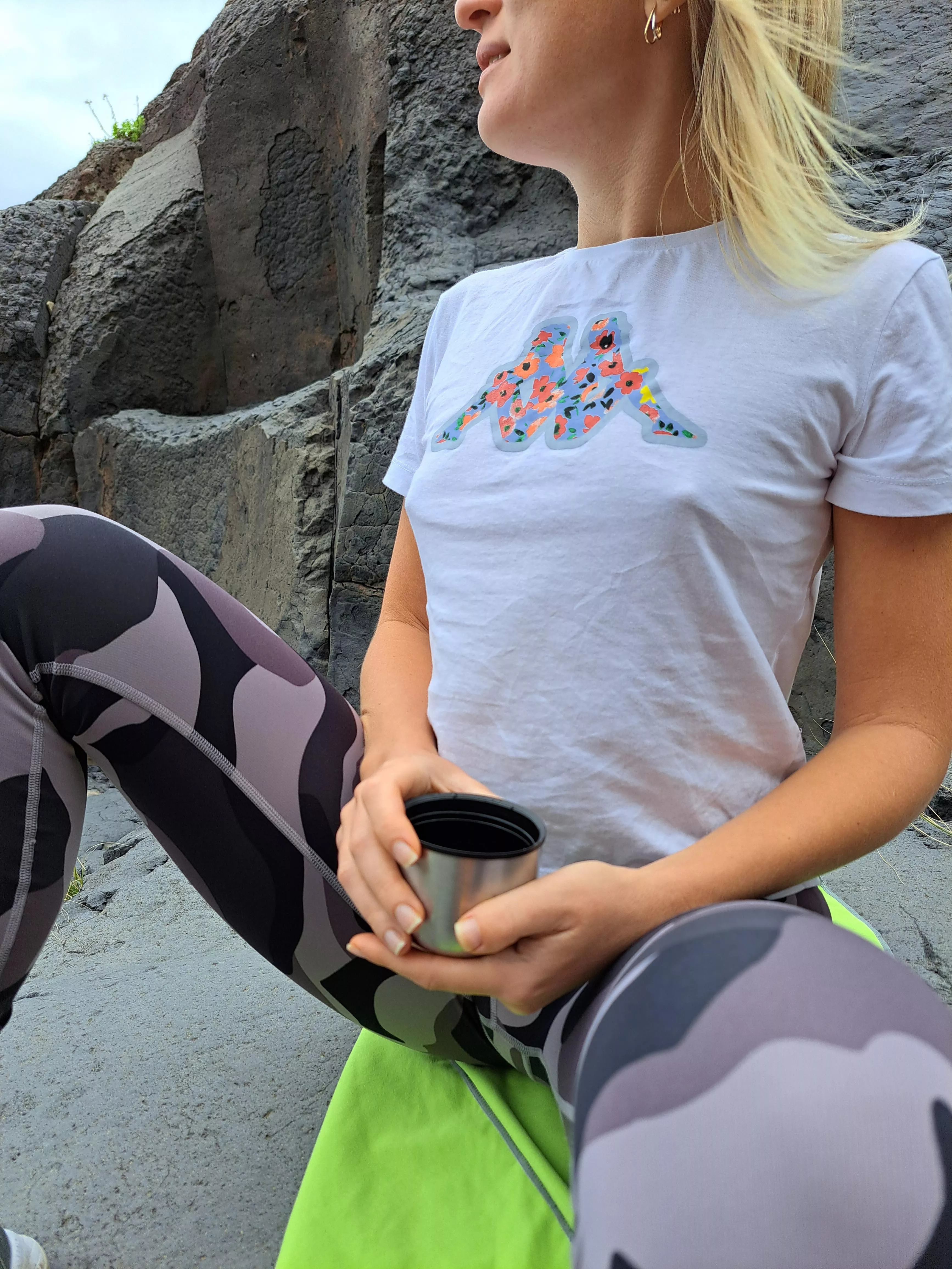 No bra picnic posted by vulpesnudista