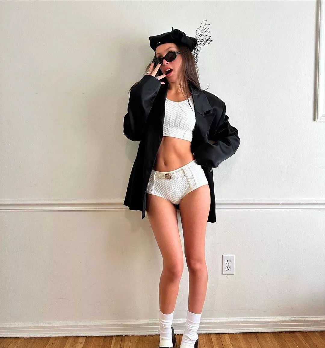 Olivia Rodrigo is driving me crazy! I need to edge to her all day! posted by idkaccountname1