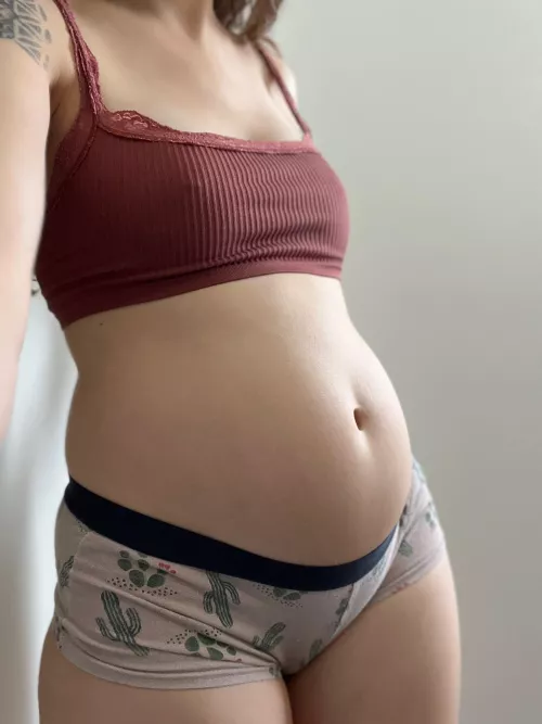 Petite, pregnant and looking for a good daddy 😋🥰💕 by littlelaceyx