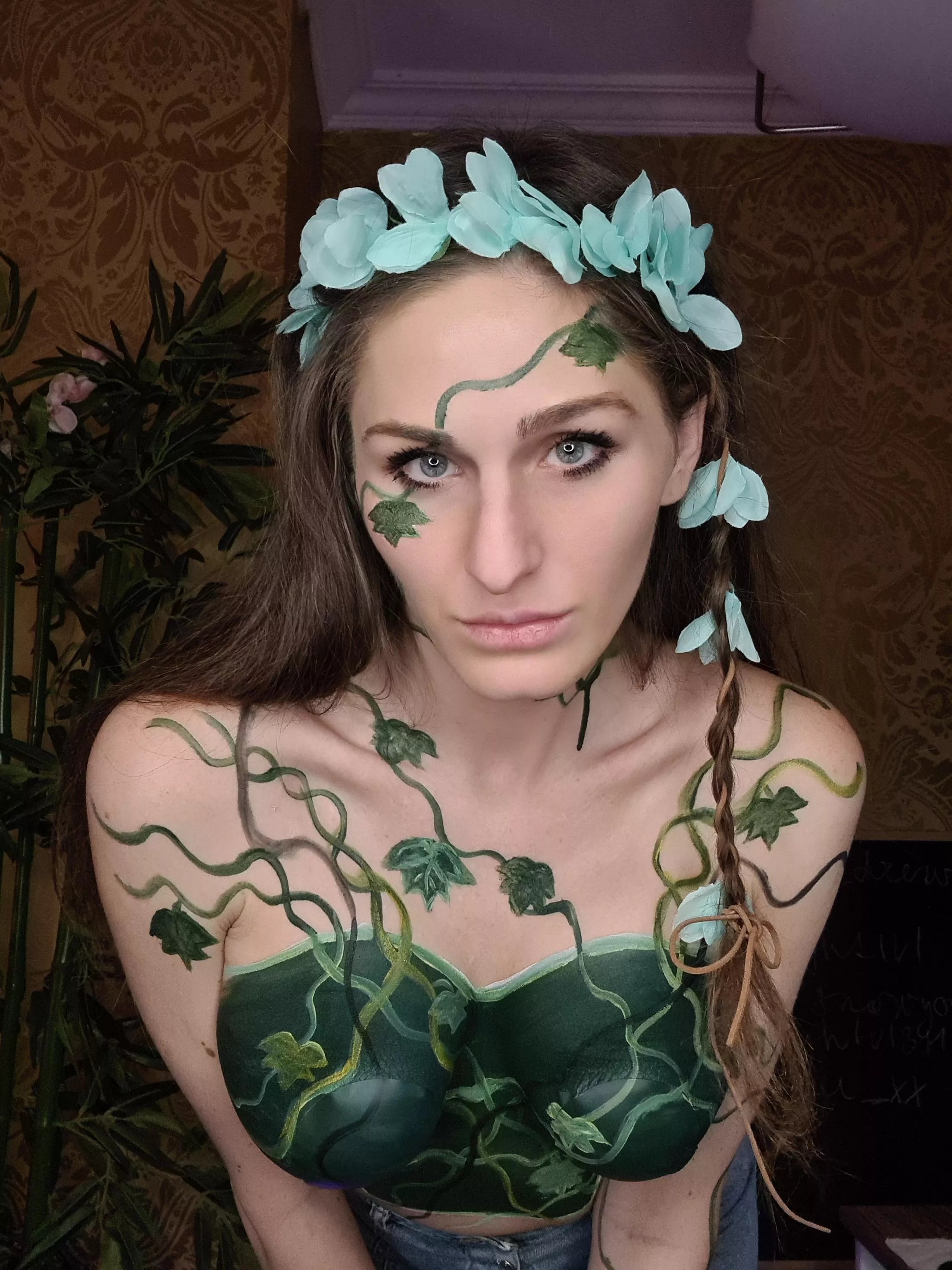 Poison Ivy Body Paint posted by SainRainbowtwigs