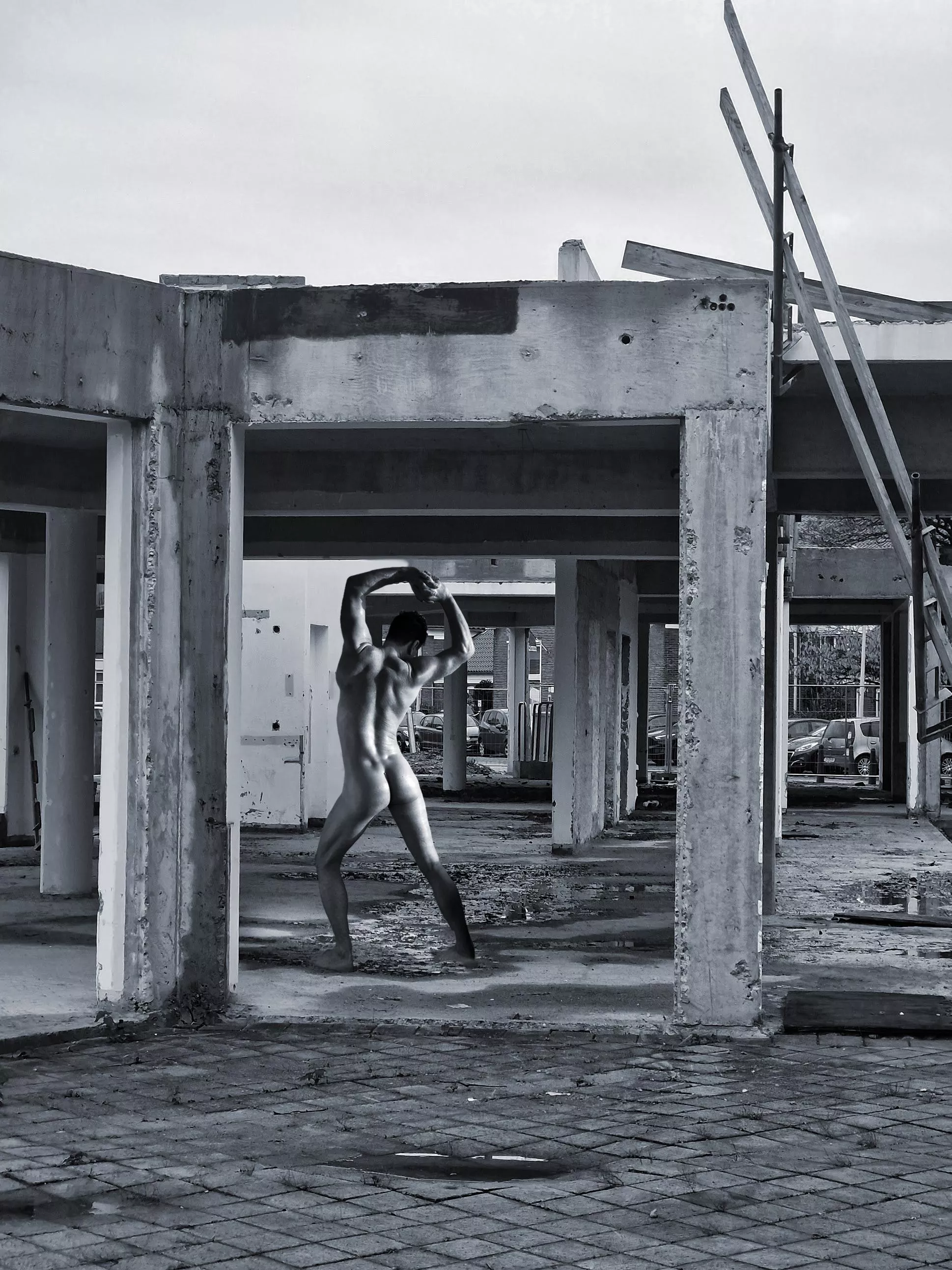 Pose nr 111, in public. posted by masculinarts