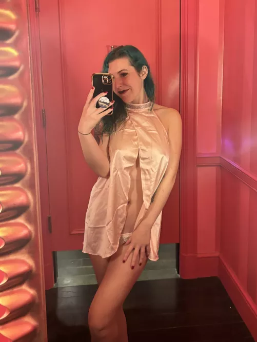 Satin smiles by sirenskiss3