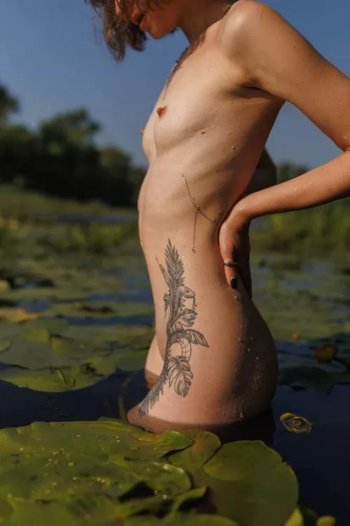 Showing off my body. You like that? by Farevkaoff