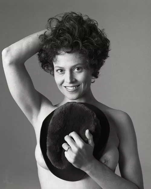 Sigourney Weaver (1986) by ErnestBurk