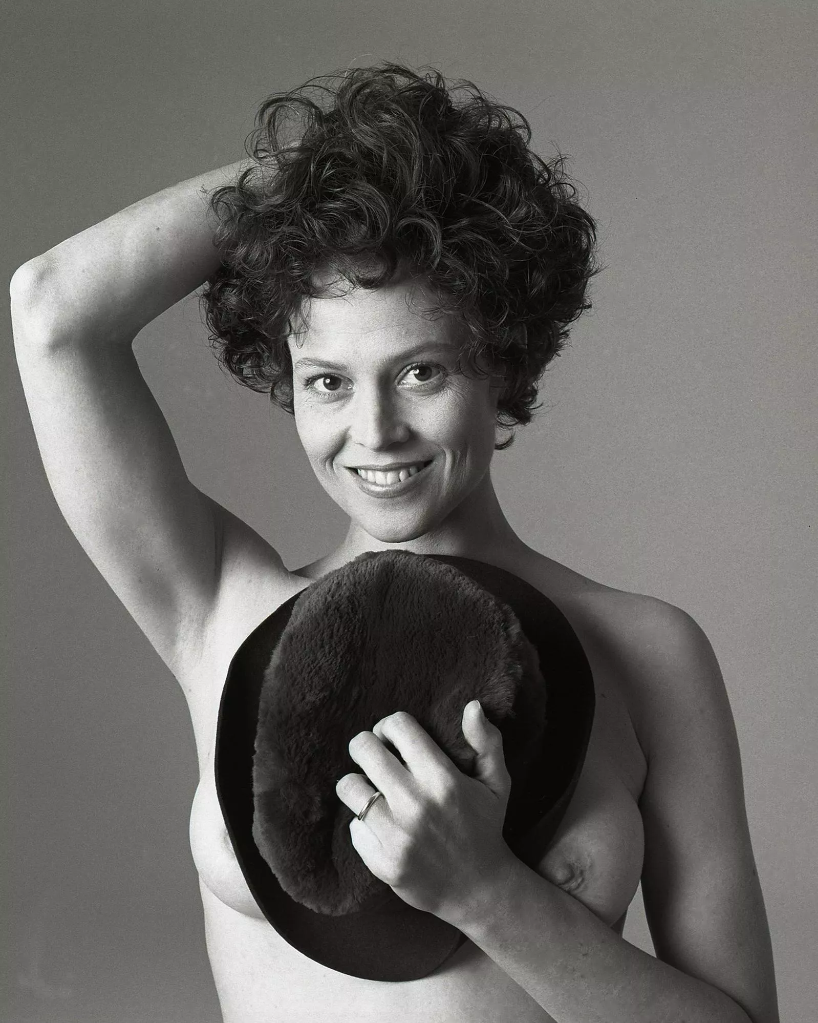 Sigourney Weaver (1986) posted by ErnestBurk