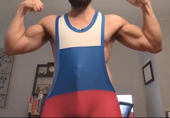 Singlets get me boned up easily by an94132