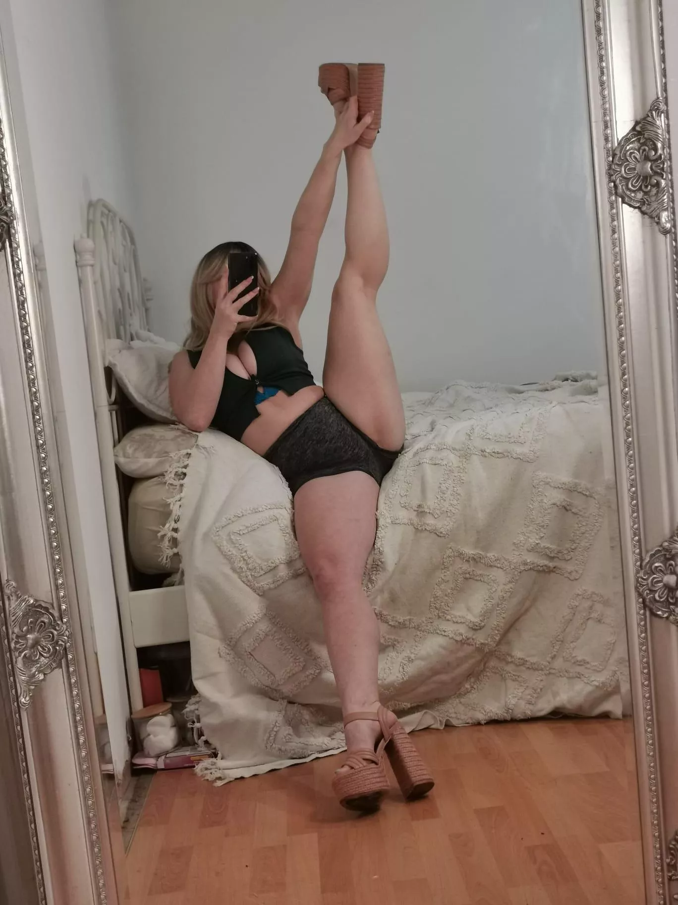 Sit beside me? posted by frankiesworldx