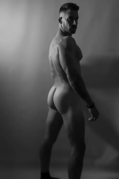 Small rear view 🔥 by Benjoyoff