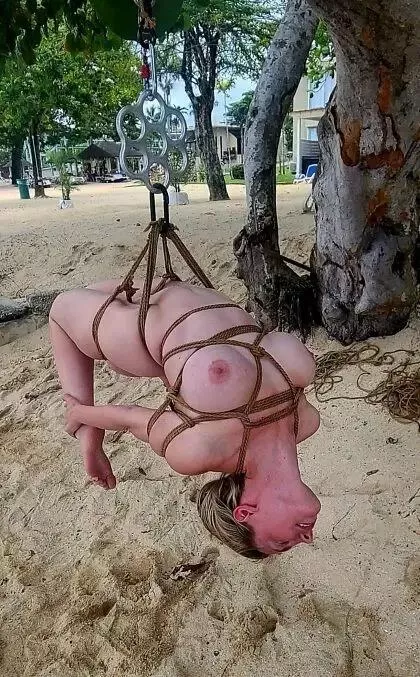 Suspension shibari on the beach posted by lolo_lulu5