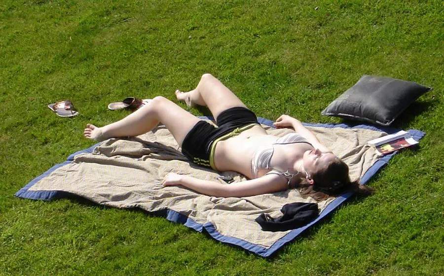 Tanning with my Bra On posted by Grillandia