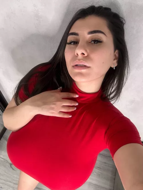 That tops isn't concealing anything... by _hunnie_