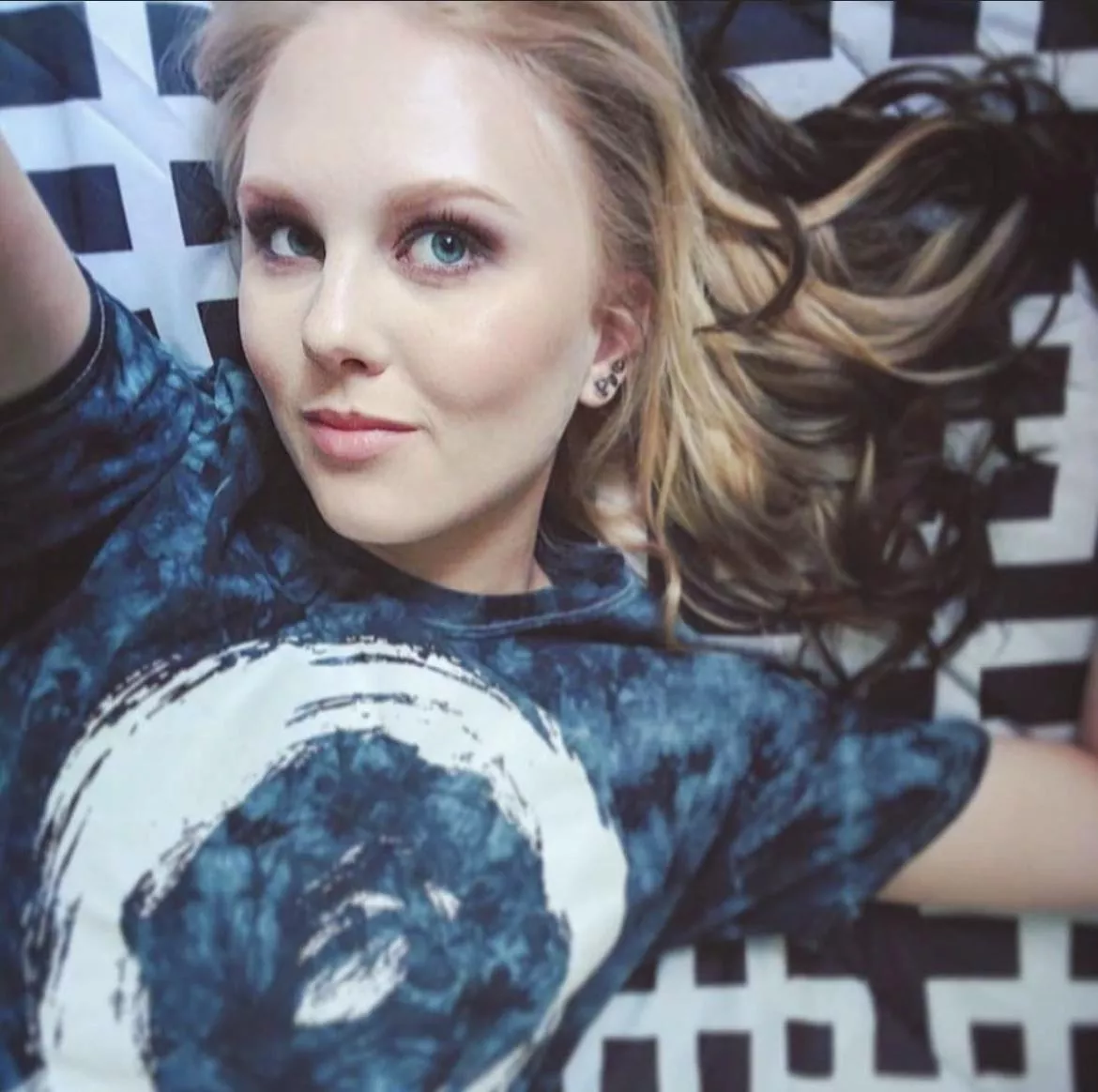 The most beautiful woman in the world posted by vulpine_smile