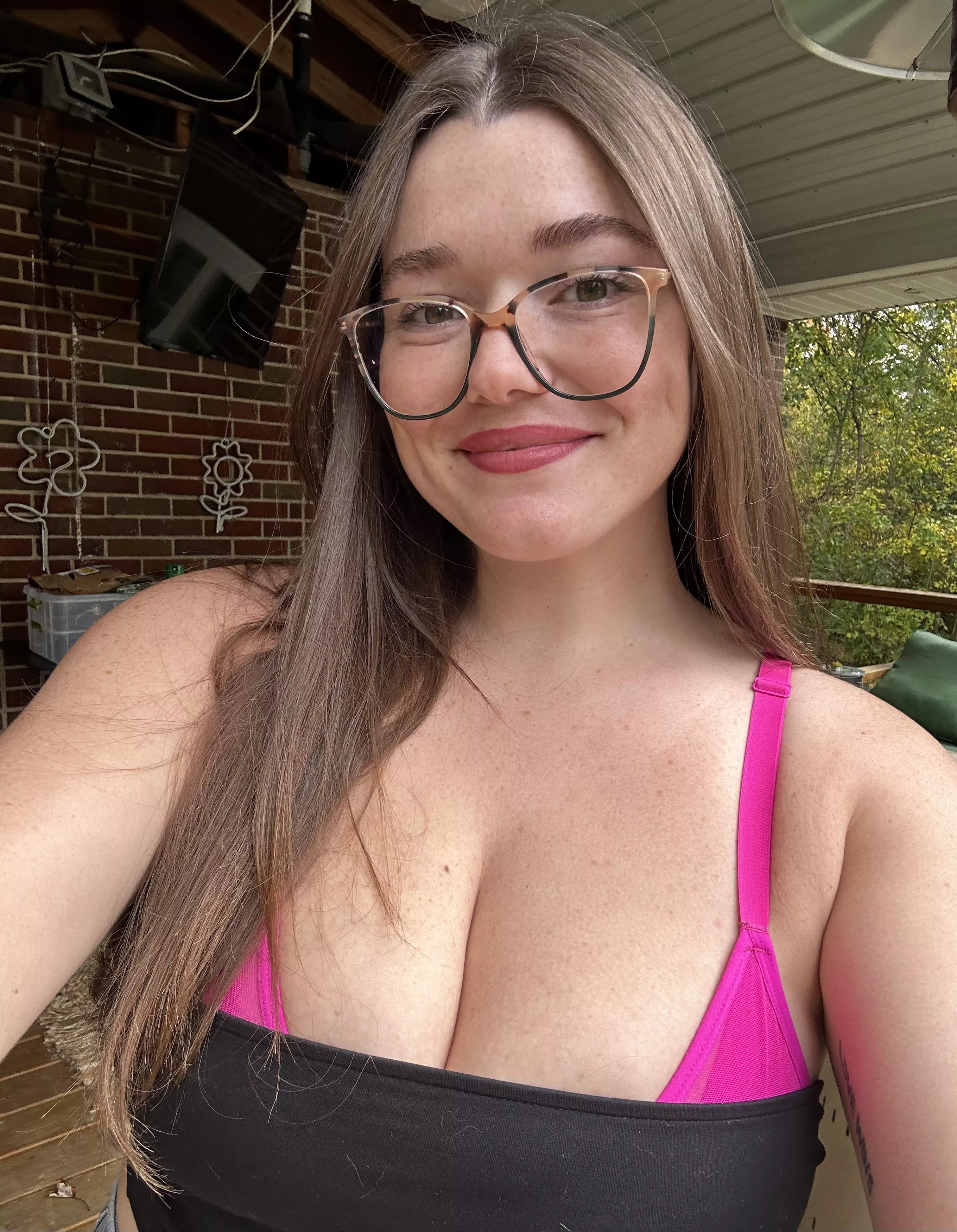 This electrician’s cleavage is shocking posted by ViggsH