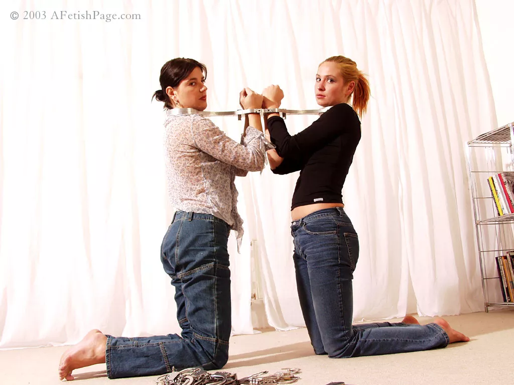 Two girls in double fiddle posted by CelebsinHeels01