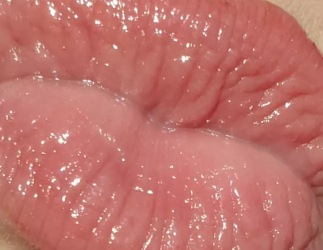 Up close and personal by luvtheselipz