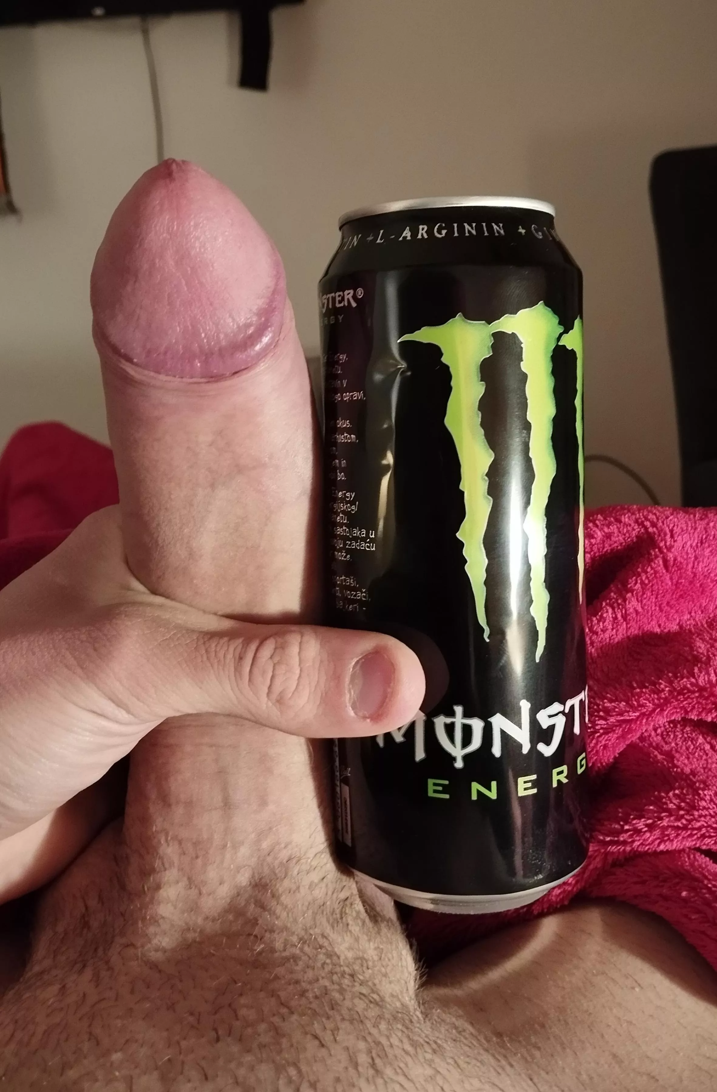 Upvote if you're smaller, if you're bigger tell me what other part of me to show you off 🧐😌 posted by Life-Salad-7224